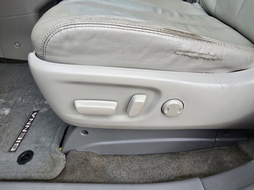 Used 2014 Toyota Sienna XLE image 13