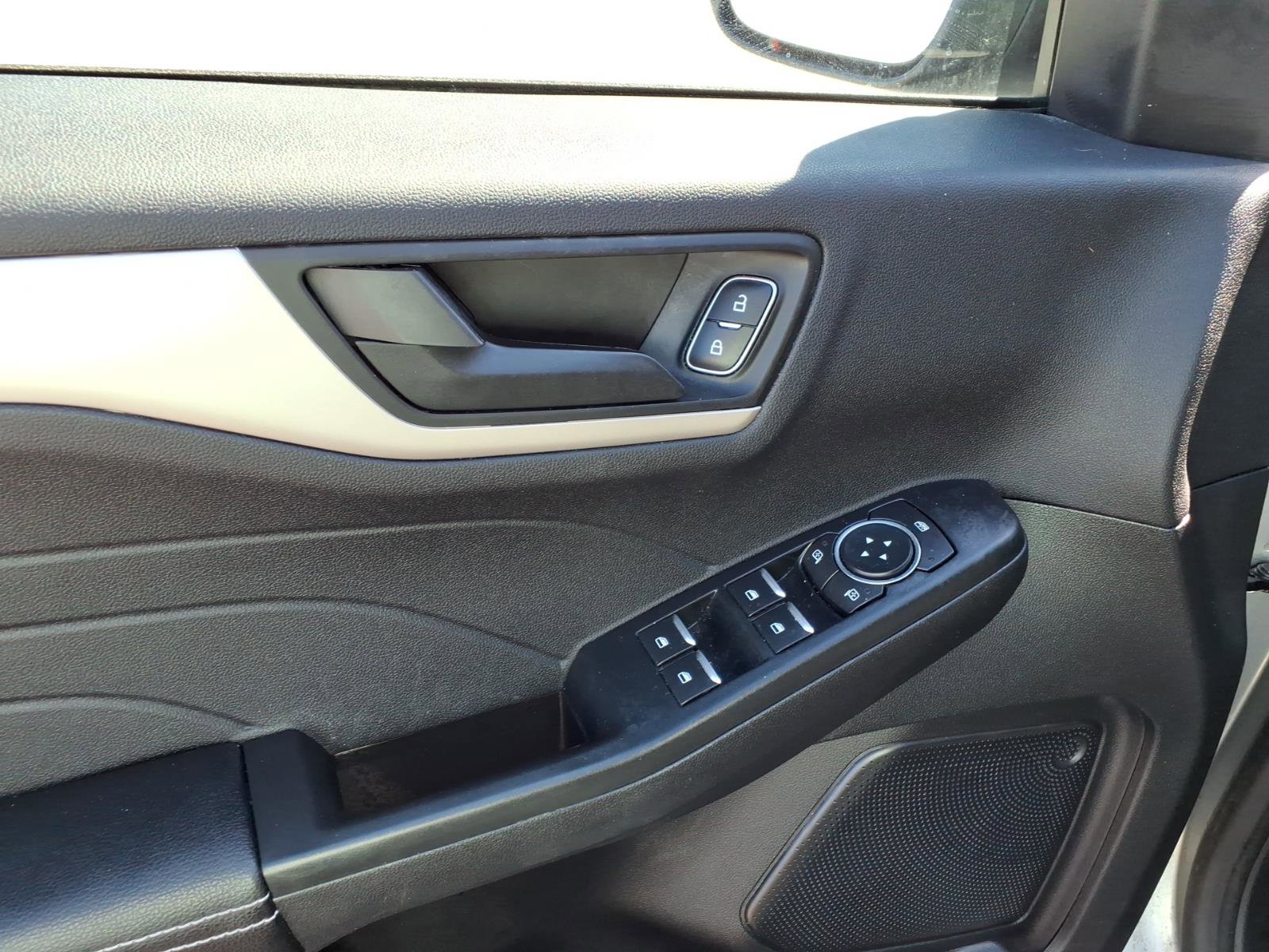 Used 2022 Ford Escape SE AWD/4WD image 18