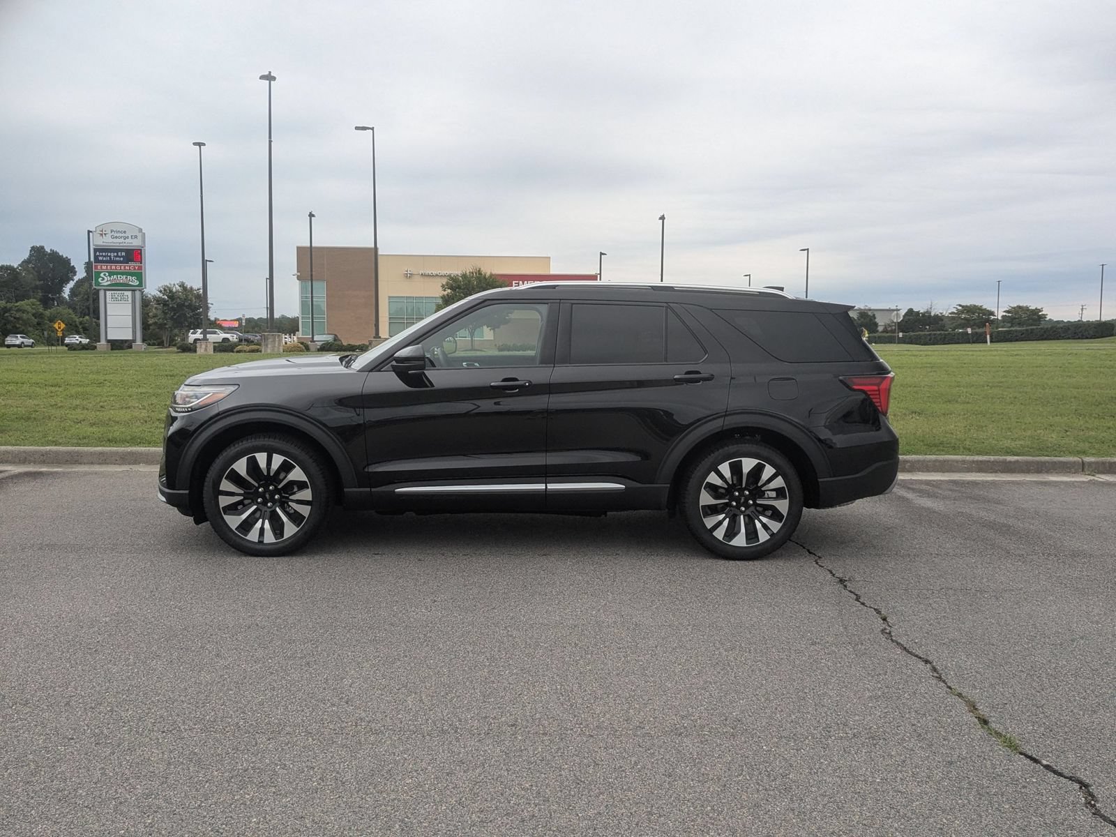 New 2026 Ford Explorer Platinum w/ LUX Leather Package AWD/4WD image 6