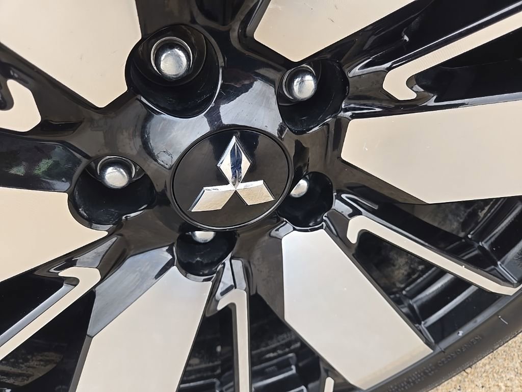 Used 2025 Mitsubishi Outlander SE image 25