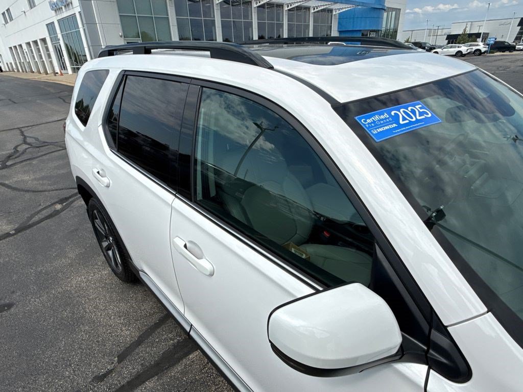 Certified 2025 Honda Pilot Touring image 14