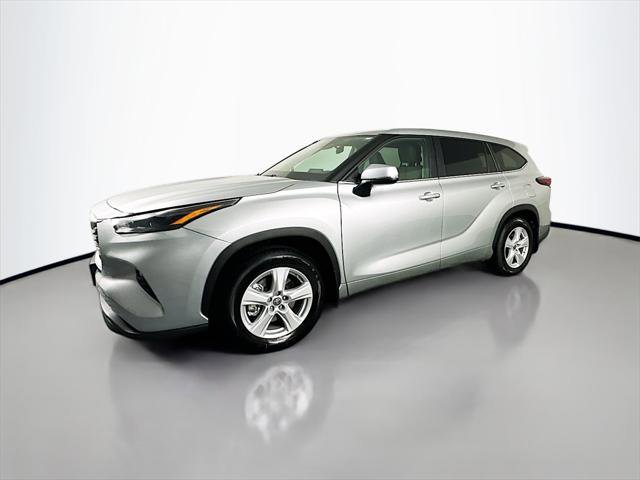 Certified 2024 Toyota Highlander LE image 5