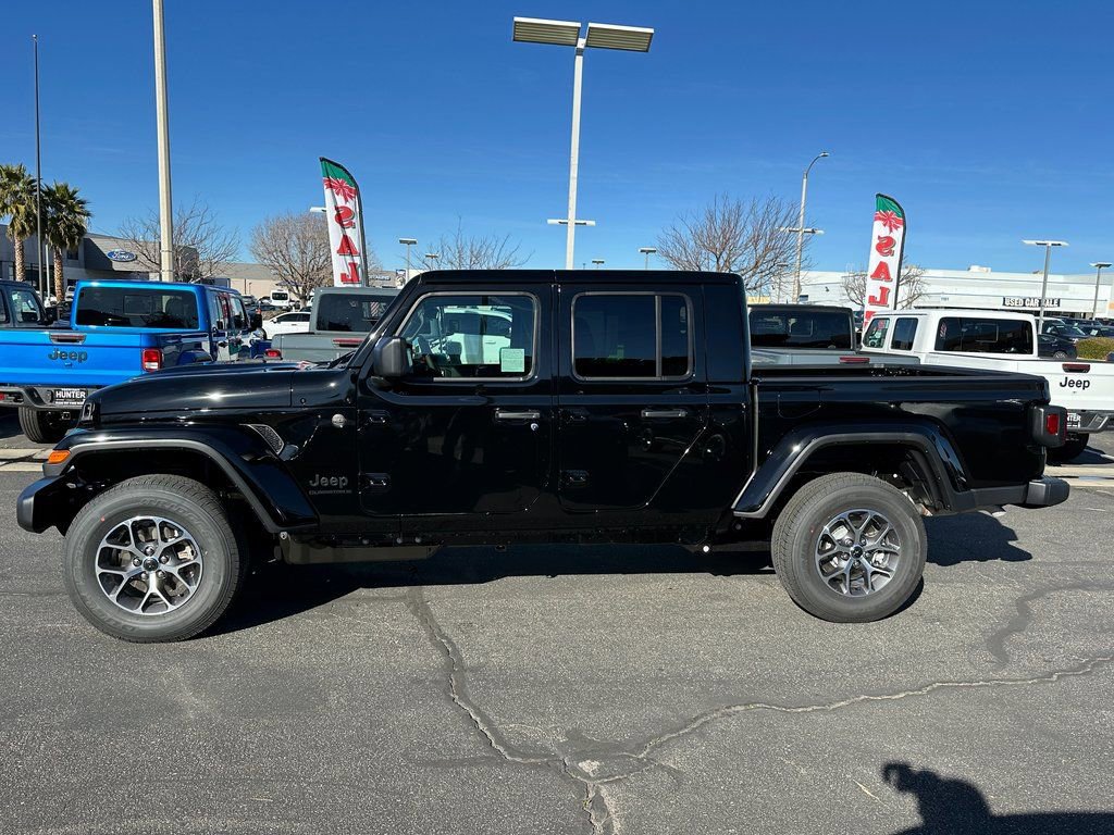New 2026 Jeep Gladiator Sport AWD/4WD image 3