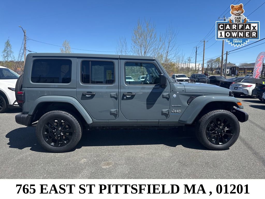 Used 2024 Jeep Wrangler Unlimited Sahara w/ Technology Group AWD/4WD image 8