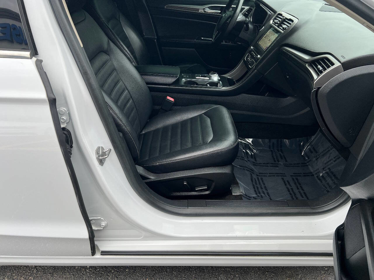 Used 2018 Ford Fusion SE w/ Equipment Group 602A FWD image 24