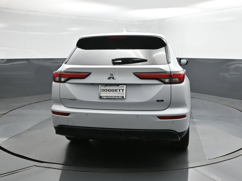 Used 2023 Mitsubishi Outlander SE Black Edition image 8