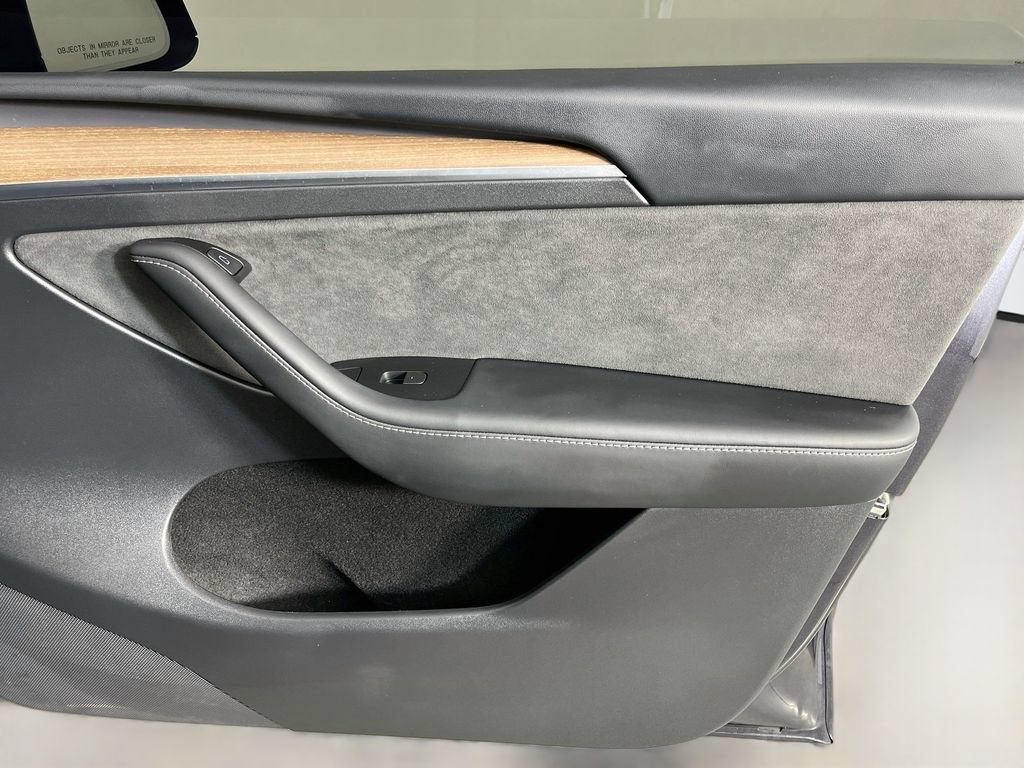 Used 2024 Tesla Model Y Long Range RWD image 36