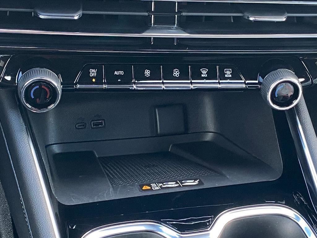 New 2026 Chevrolet Traverse LT w/ LPO, Floor Liner Package image 10