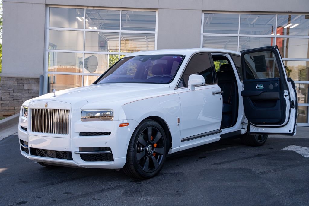 Used 2021 Rolls-Royce Cullinan image 2