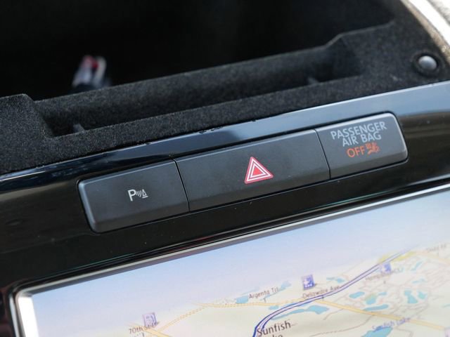 Used 2012 Volkswagen Touareg VR6 image 35