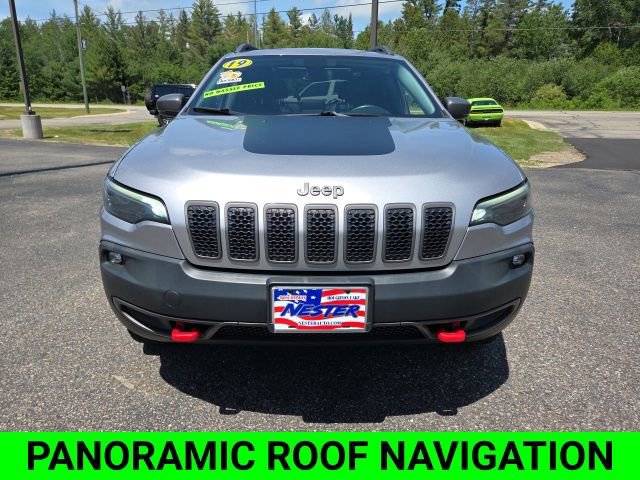 Used 2019 Jeep Cherokee Trailhawk AWD/4WD image 3