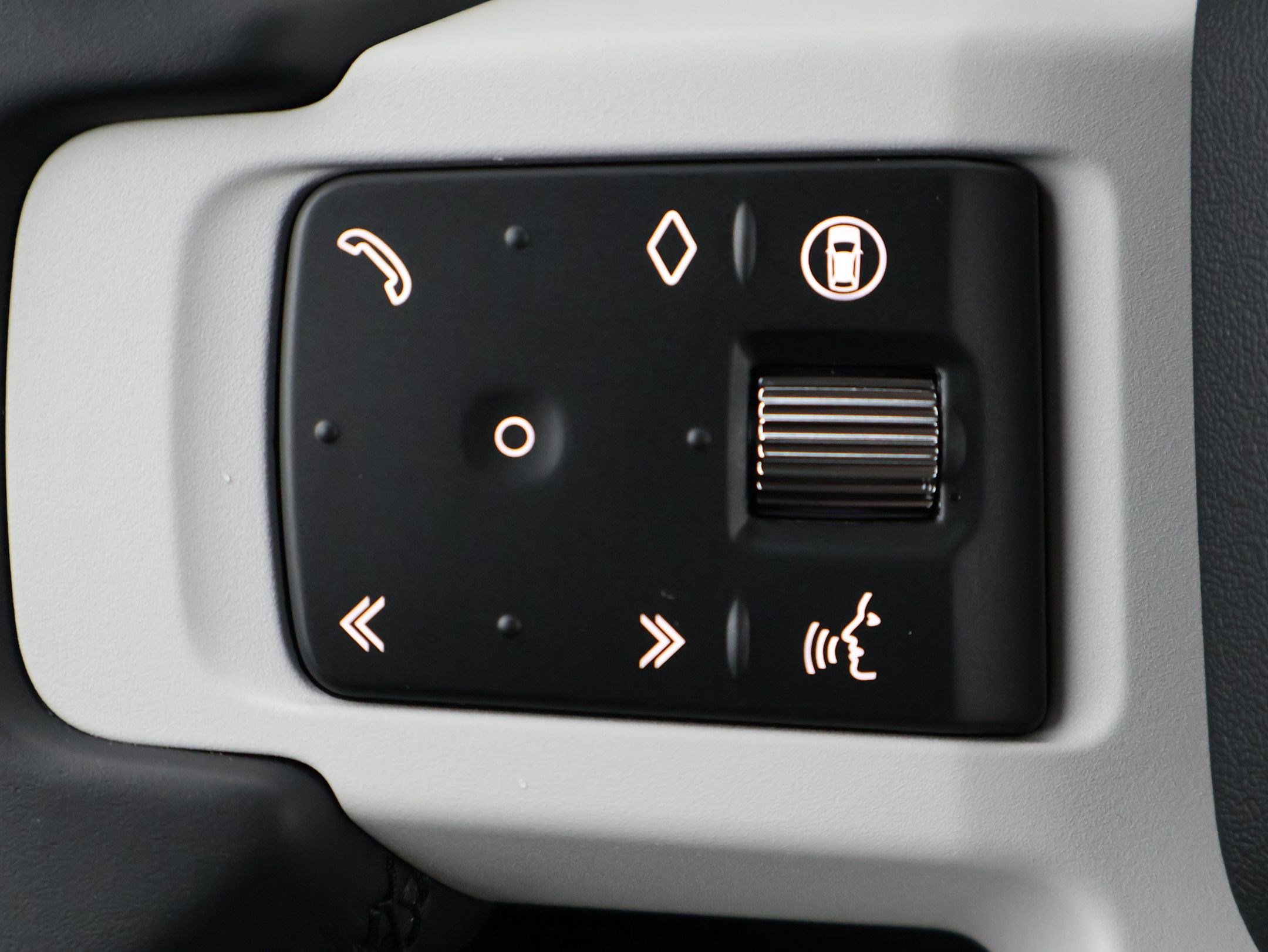 Used 2025 Land Rover Defender 110 X-Dynamic SE image 16