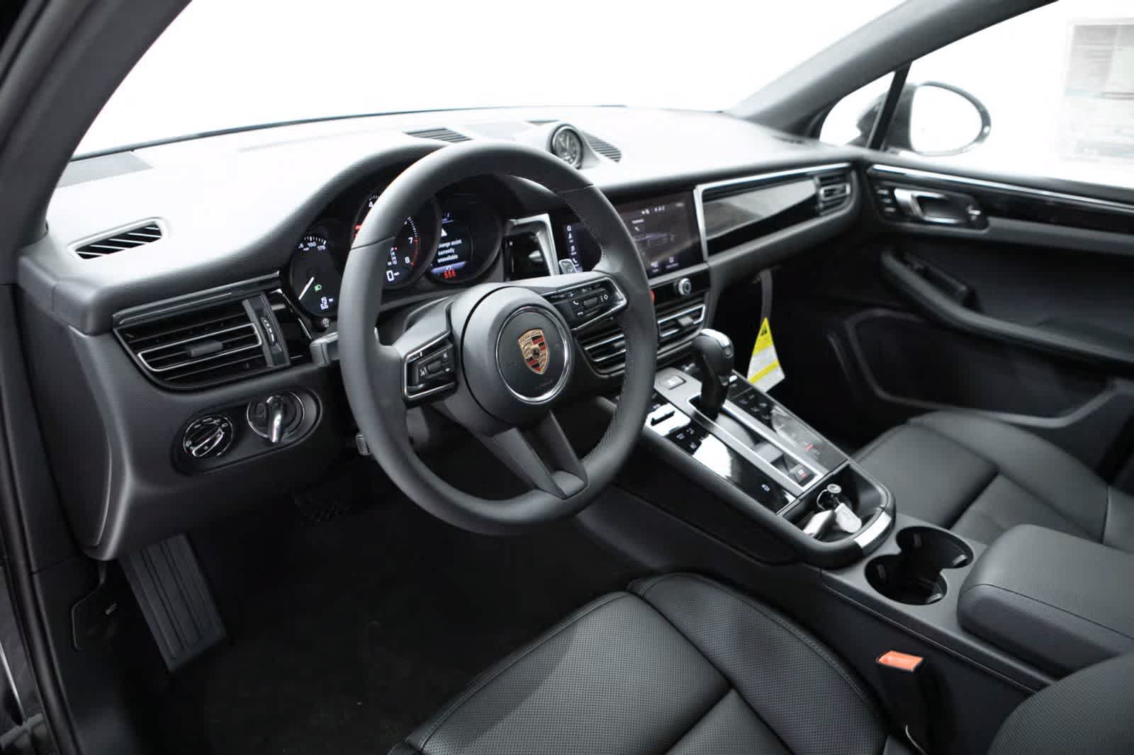 Used 2026 Porsche Macan AWD/4WD image 4