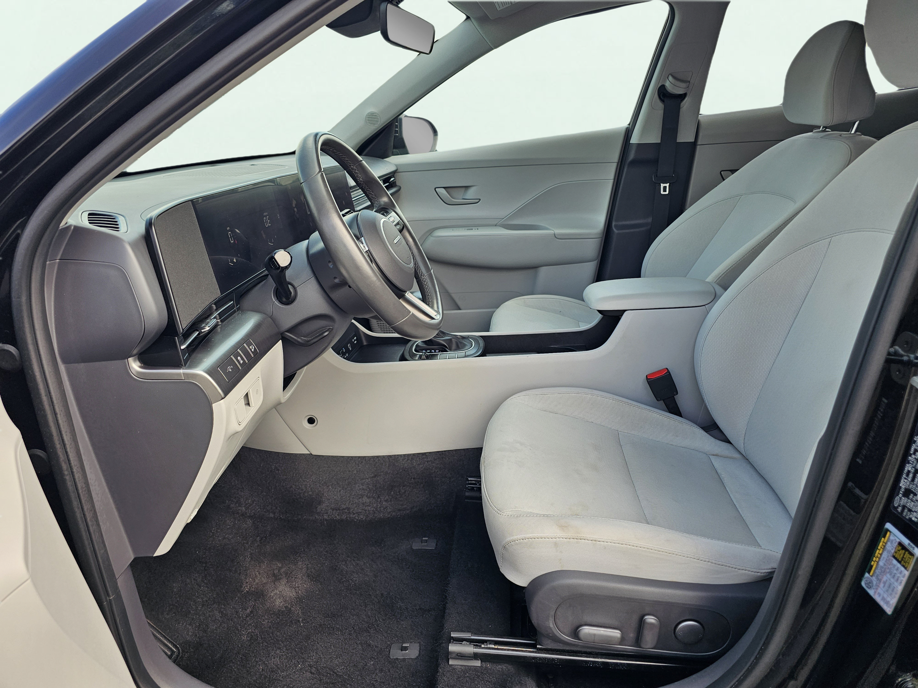 Used 2025 Hyundai Kona SEL FWD image 16