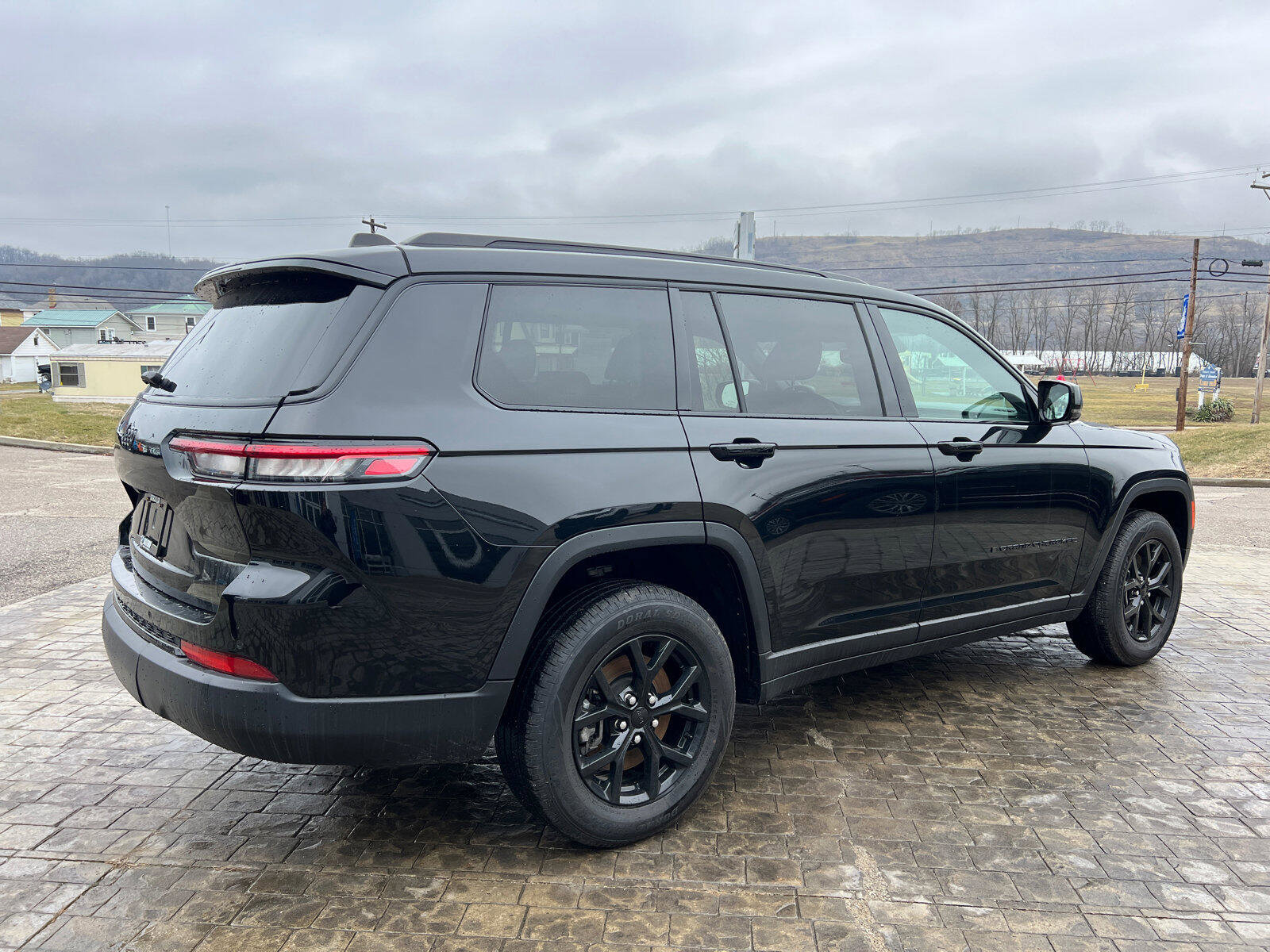 Used 2024 Jeep Grand Cherokee L Laredo AWD/4WD image 9