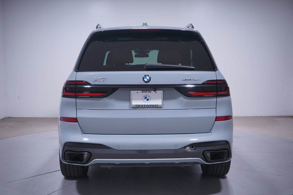 Used 2025 BMW X7 xDrive40i w/ M Sport Package image 5