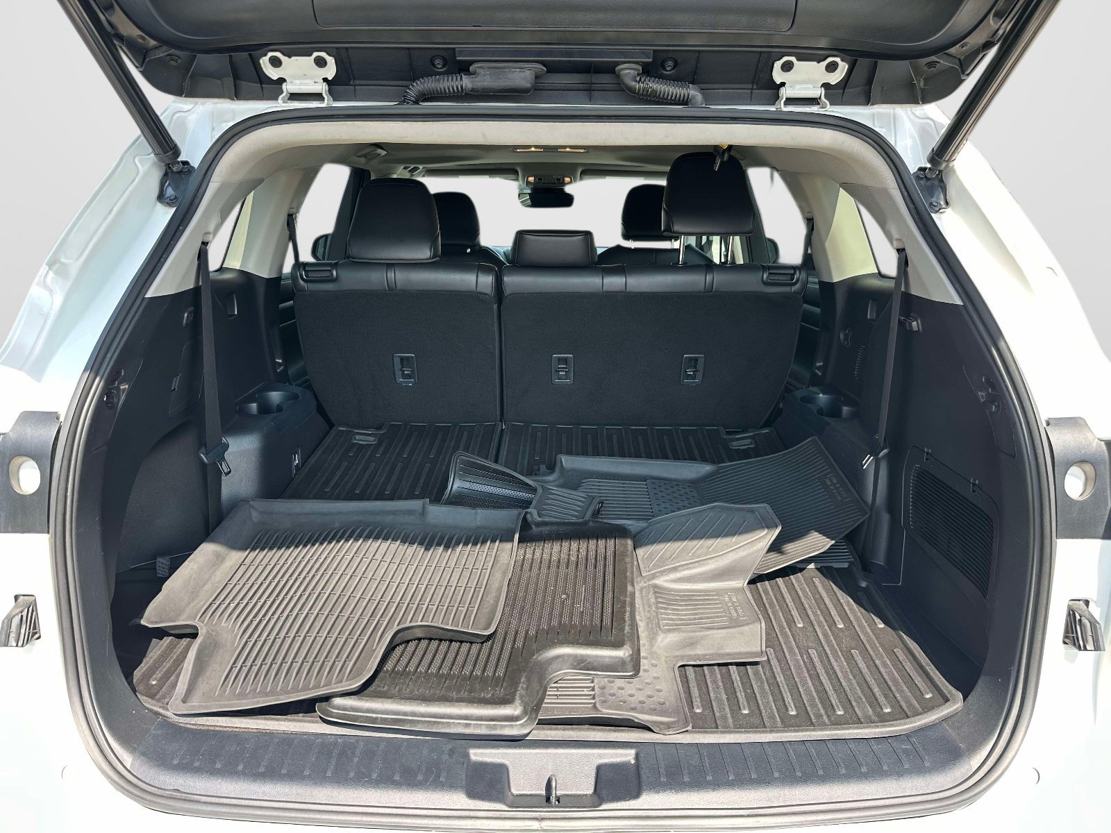 Used 2021 Toyota Highlander XLE AWD/4WD image 11