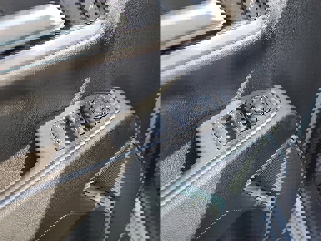 Used 2025 Chevrolet Silverado 3500 LT image 16