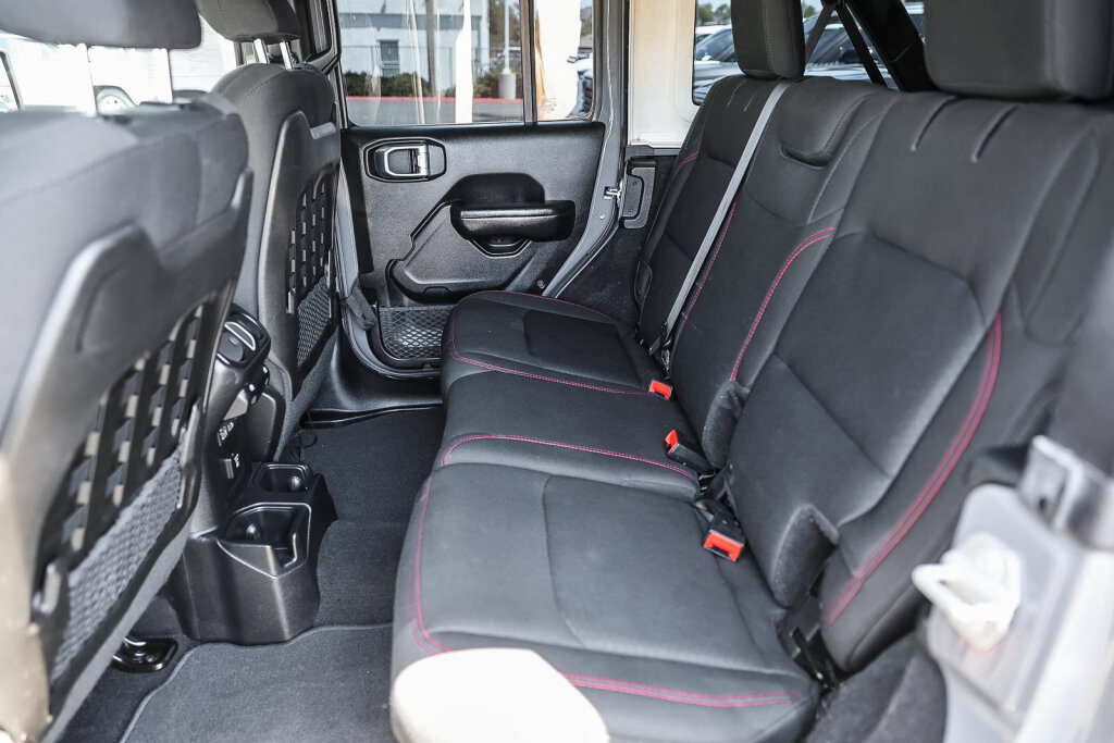 Used 2018 Jeep Wrangler Unlimited Rubicon AWD/4WD image 9