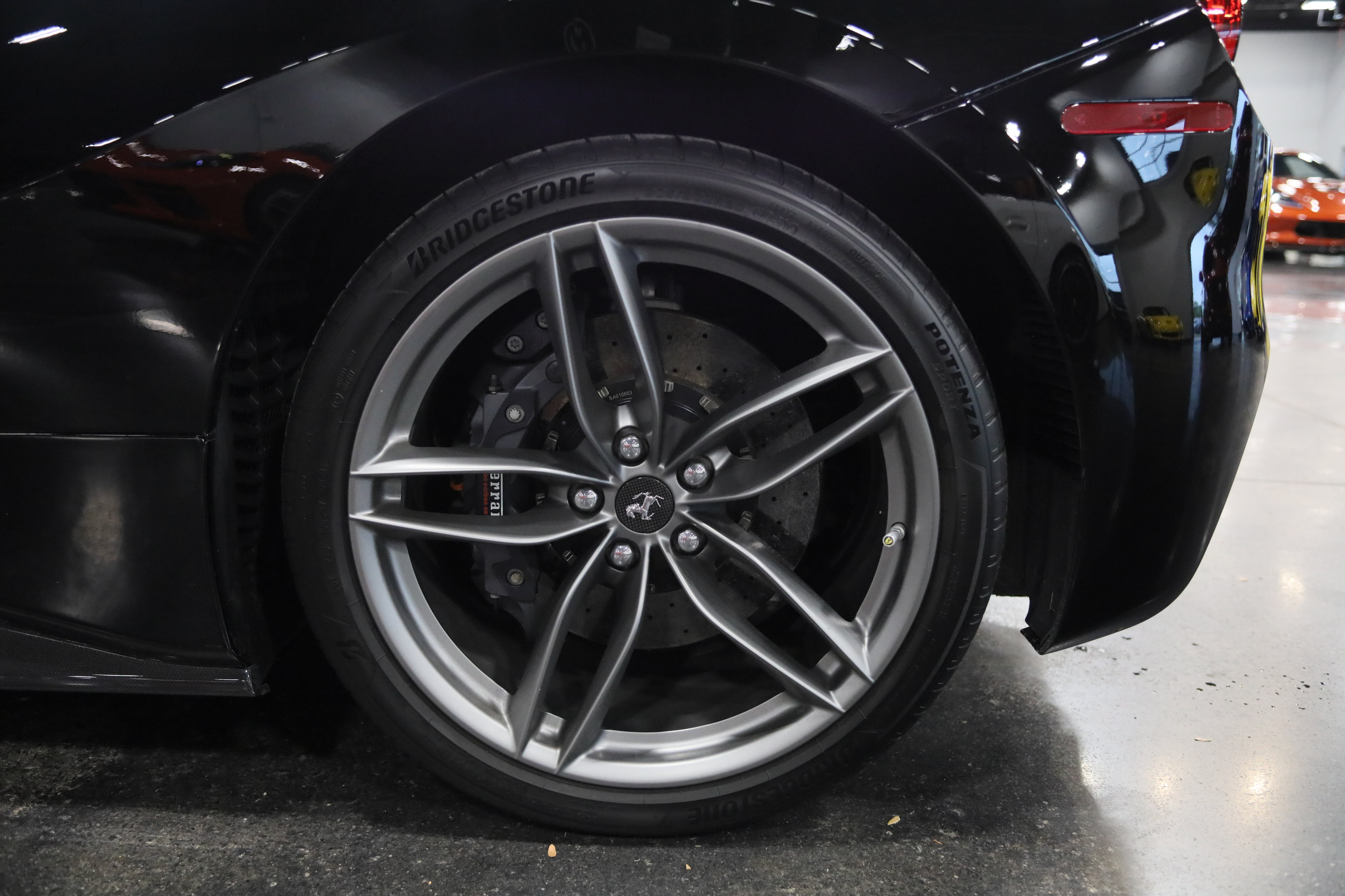 Used 2016 Ferrari 488 GTB RWD image 11