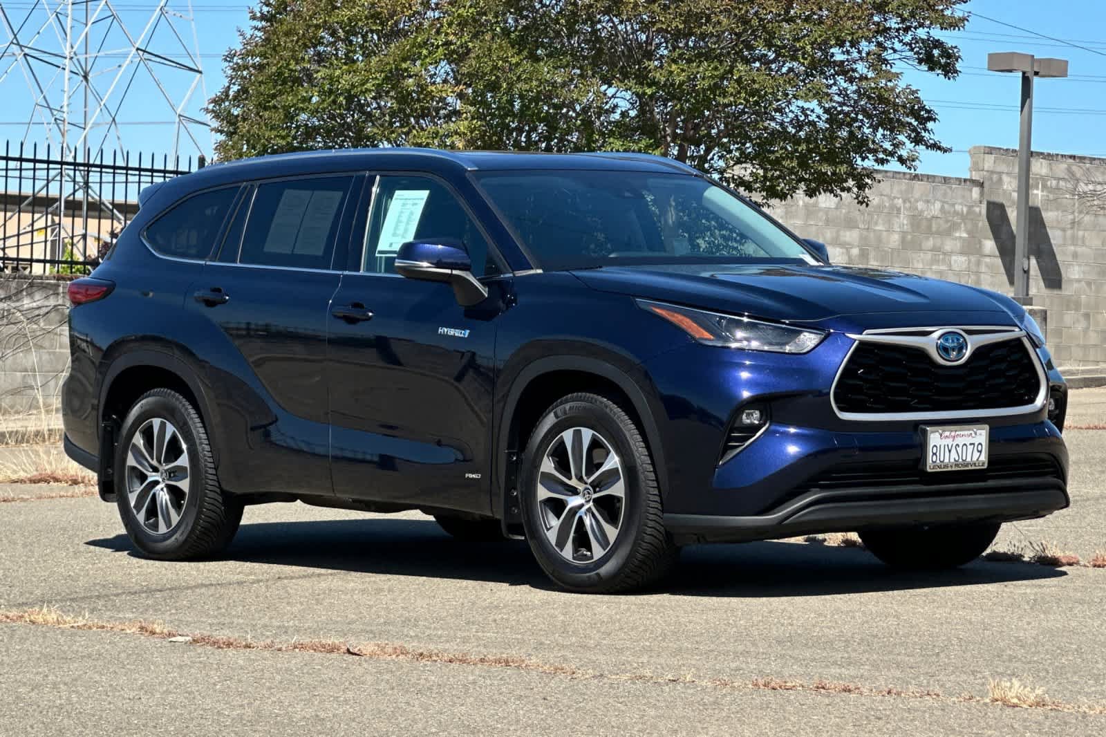 Used 2021 Toyota Highlander XLE AWD/4WD image 5