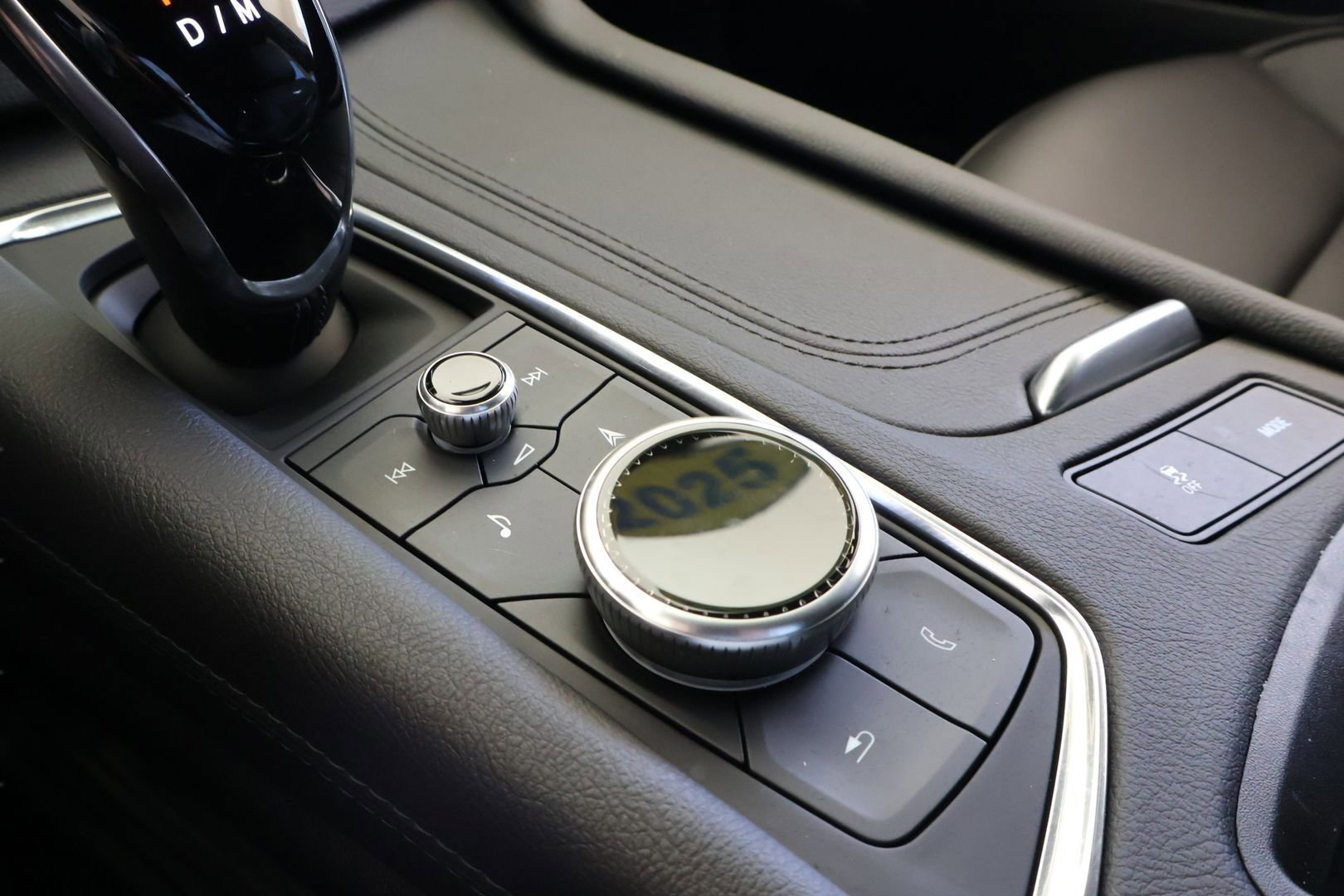 Certified 2025 Cadillac XT6 Premium Luxury w/ Platinum Package image 29