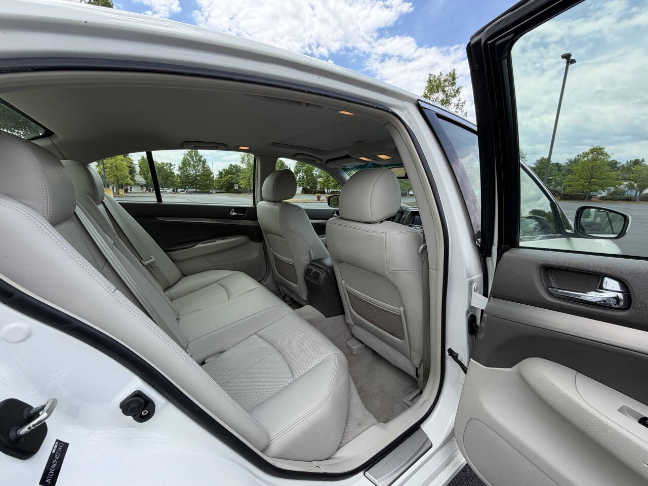 Used 2015 INFINITI Q40 AWD w/ Navigation Package image 13