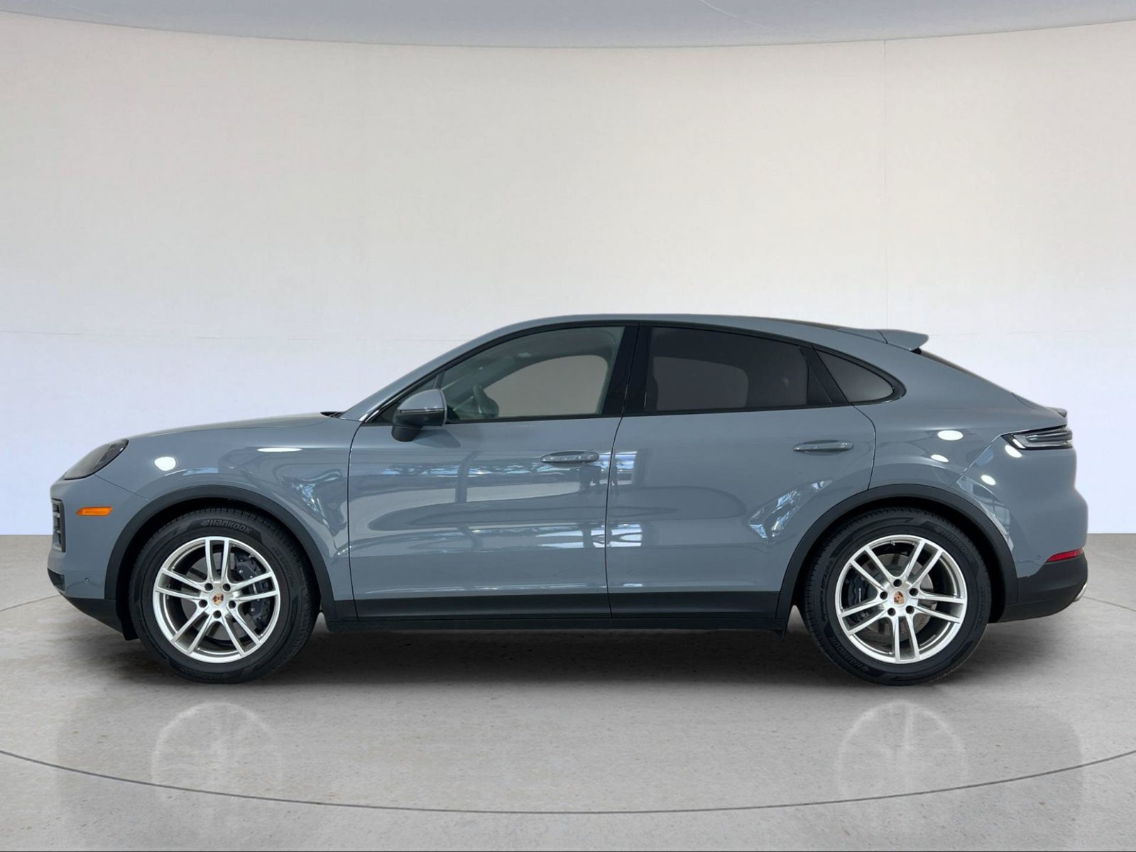 Certified 2026 Porsche Cayenne Coupe AWD/4WD image 2