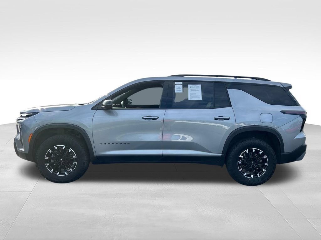 Used 2025 Chevrolet Traverse Z71 w/ LPO, Floor Liner Package AWD/4WD image 2