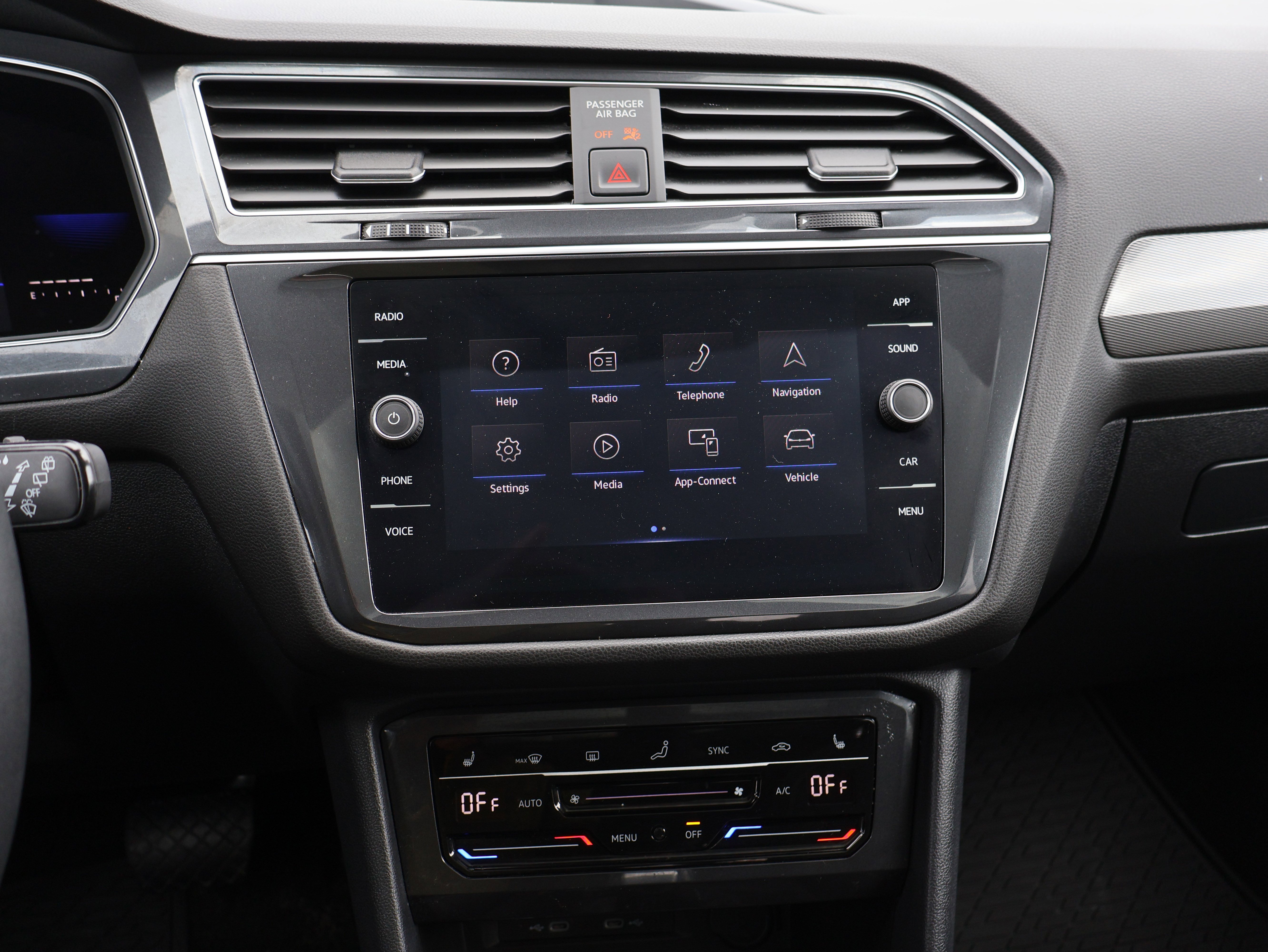 Used 2023 Volkswagen Tiguan SE image 24