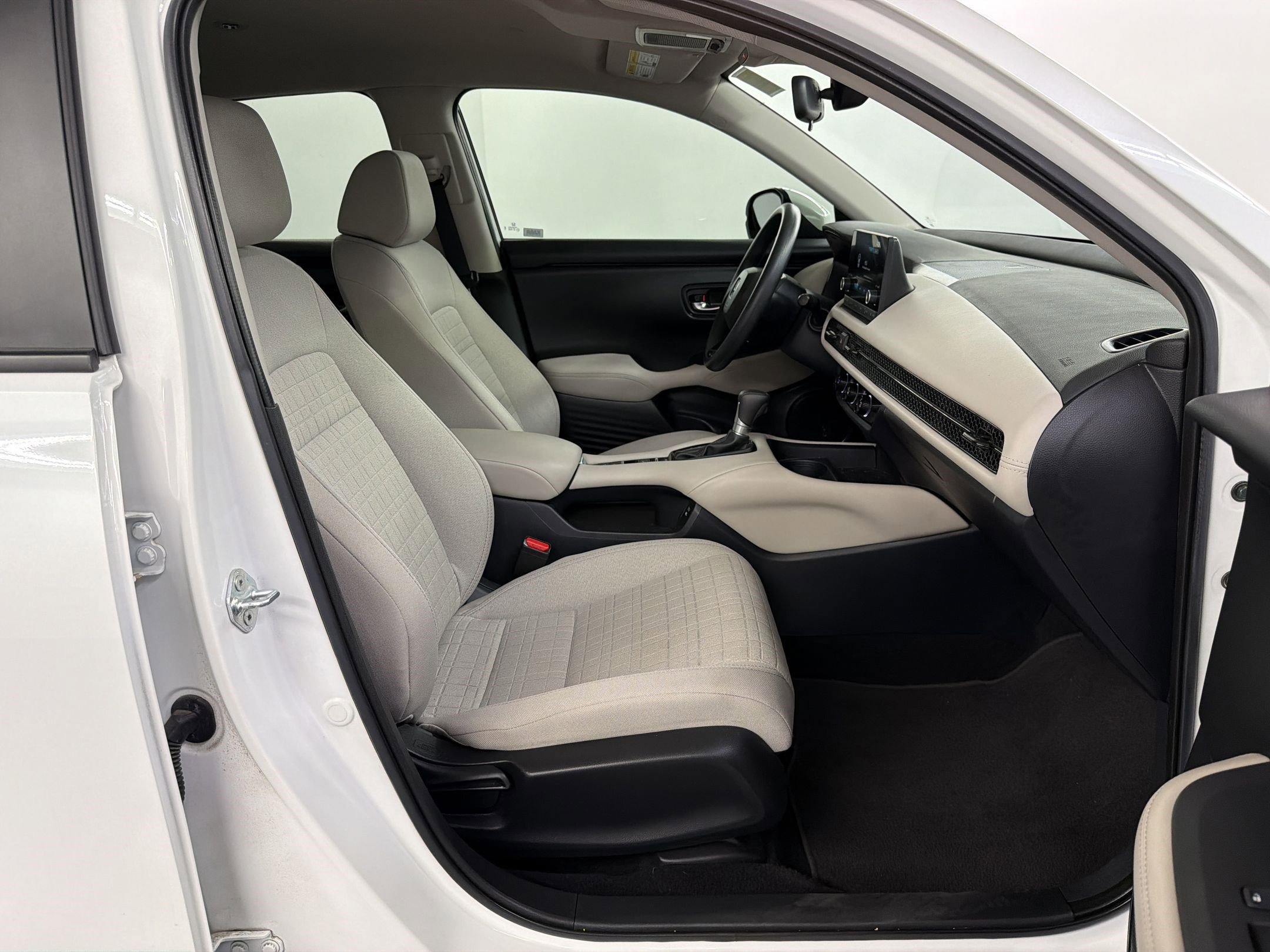 Certified 2024 Honda HR-V LX image 29