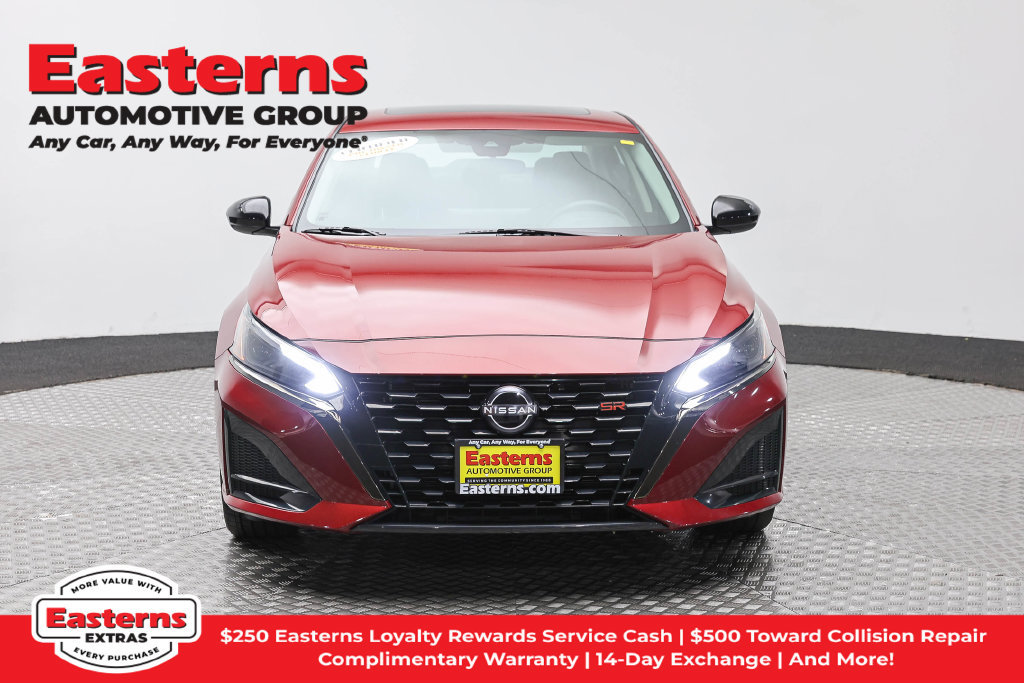 Used 2023 Nissan Altima 2.5 SR w/ SR Premium Package AWD/4WD image 3