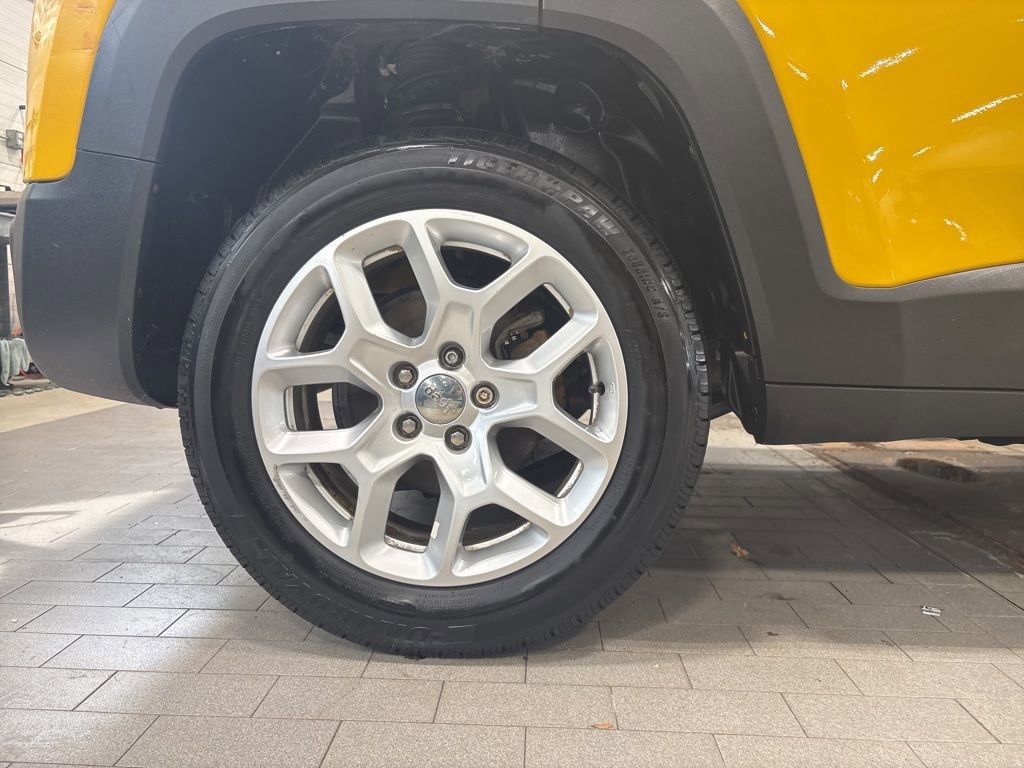 Used 2017 Jeep Renegade Latitude image 23