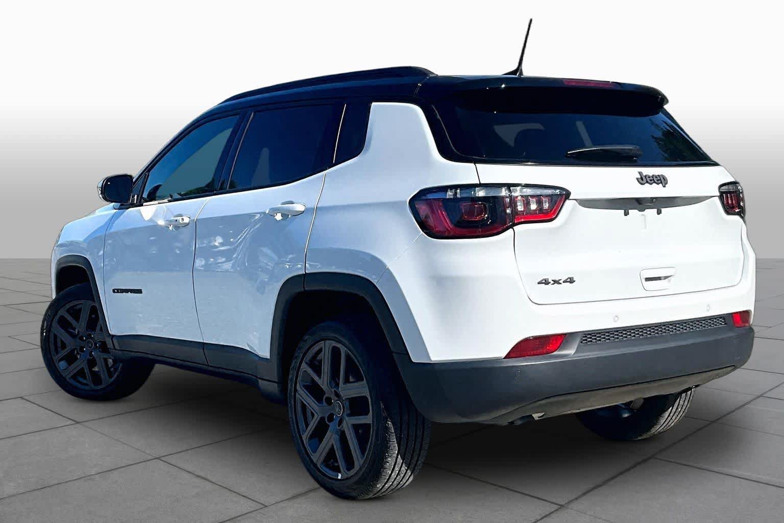 Used 2026 Jeep Compass Limited AWD/4WD image 12