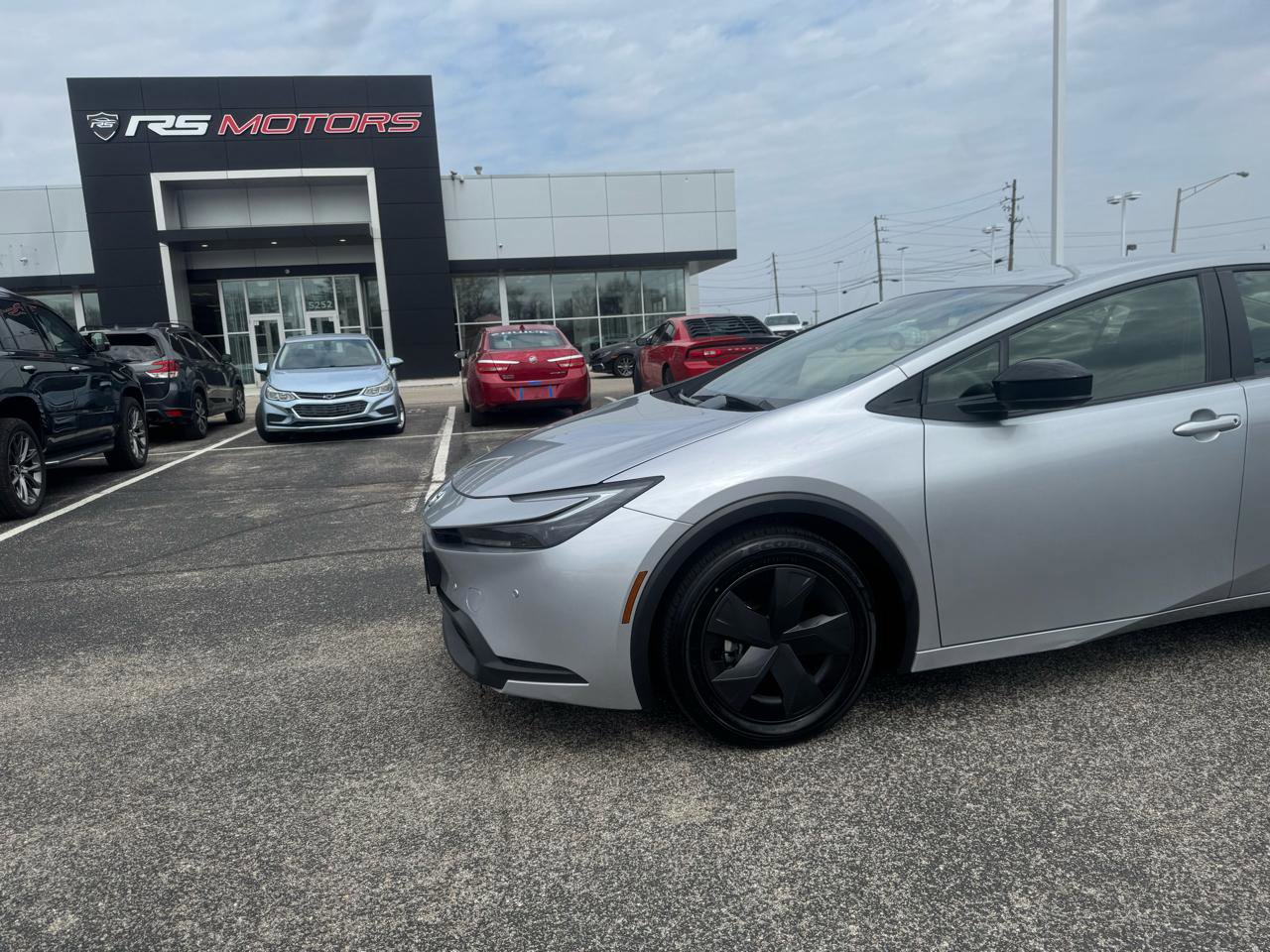 Used 2025 Toyota Prius LE image 3