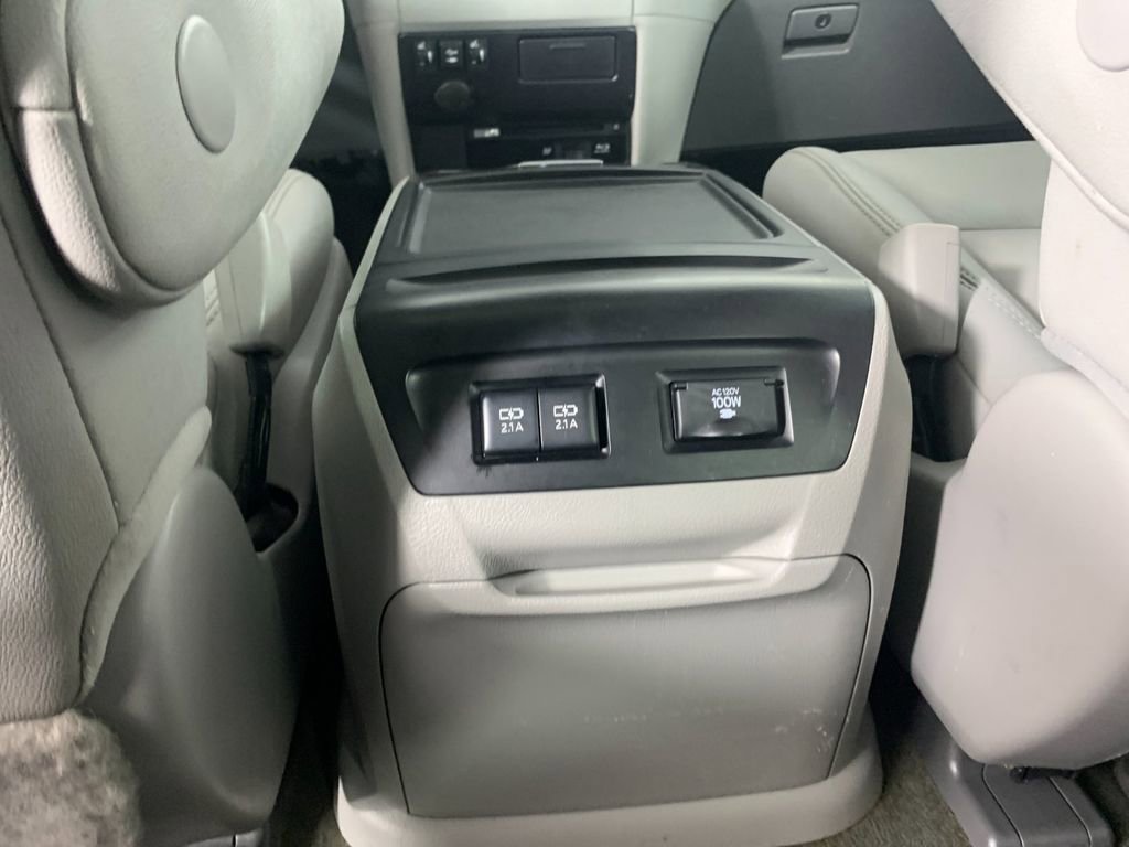 Used 2018 Toyota Sienna XLE Premium image 32