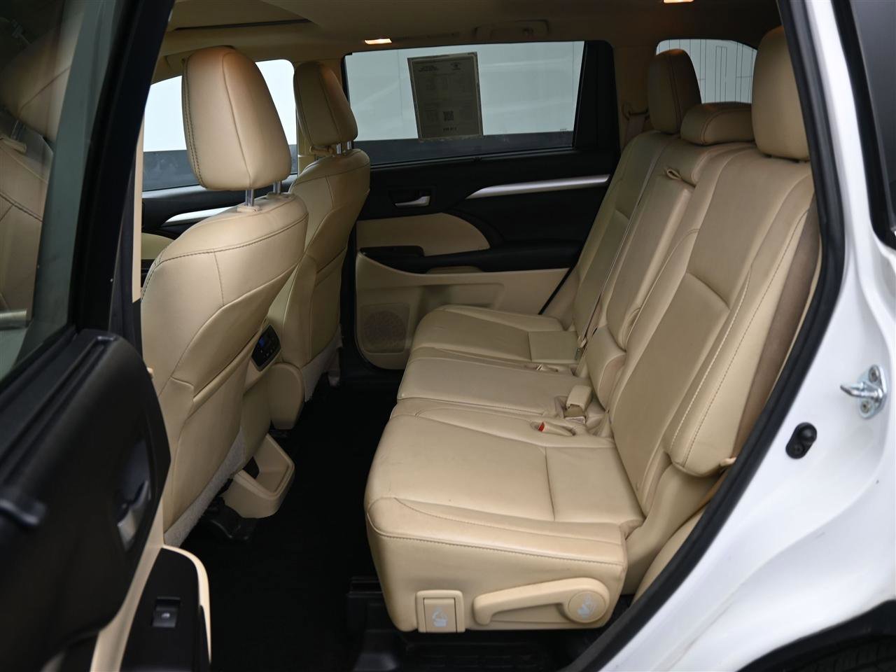 Used 2016 Toyota Highlander XLE AWD/4WD image 10