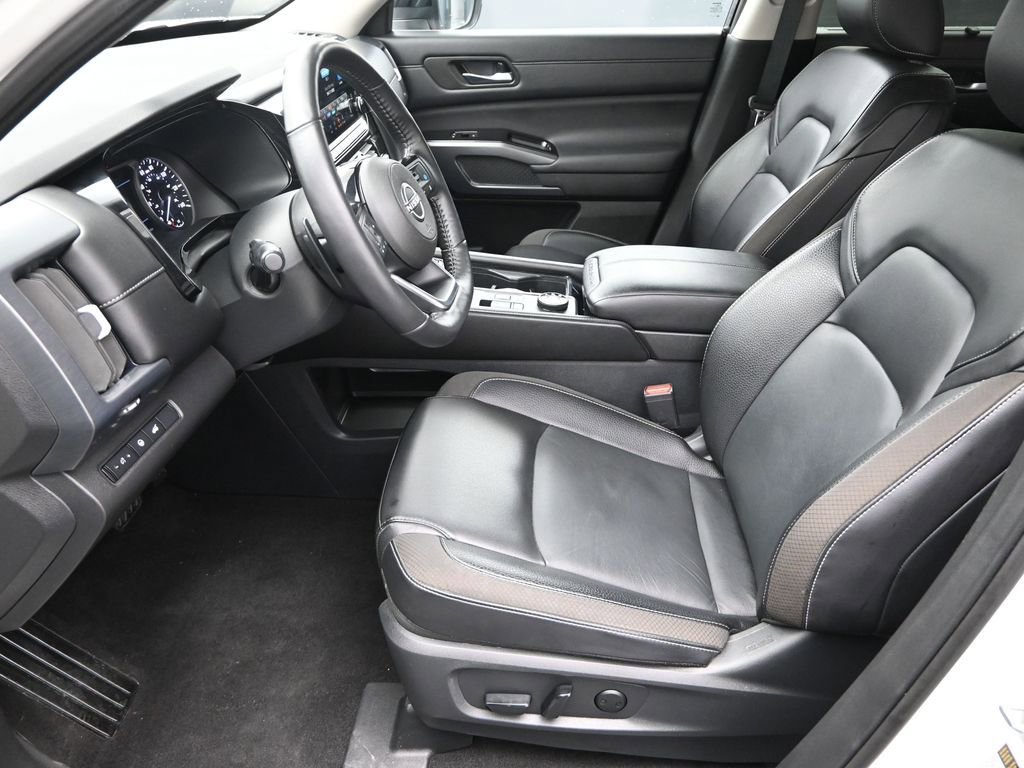Used 2024 Nissan Pathfinder SL image 15
