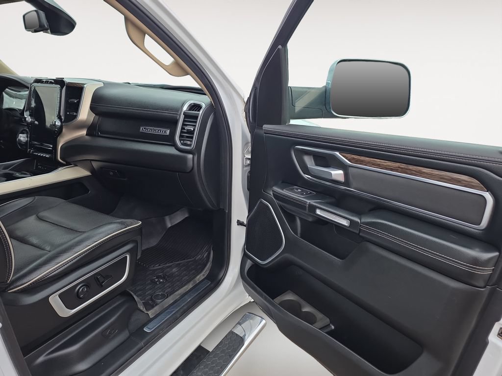Used 2019 RAM 1500 Laramie AWD/4WD image 9