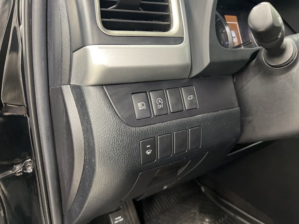 Used 2019 Toyota Highlander SE FWD image 19
