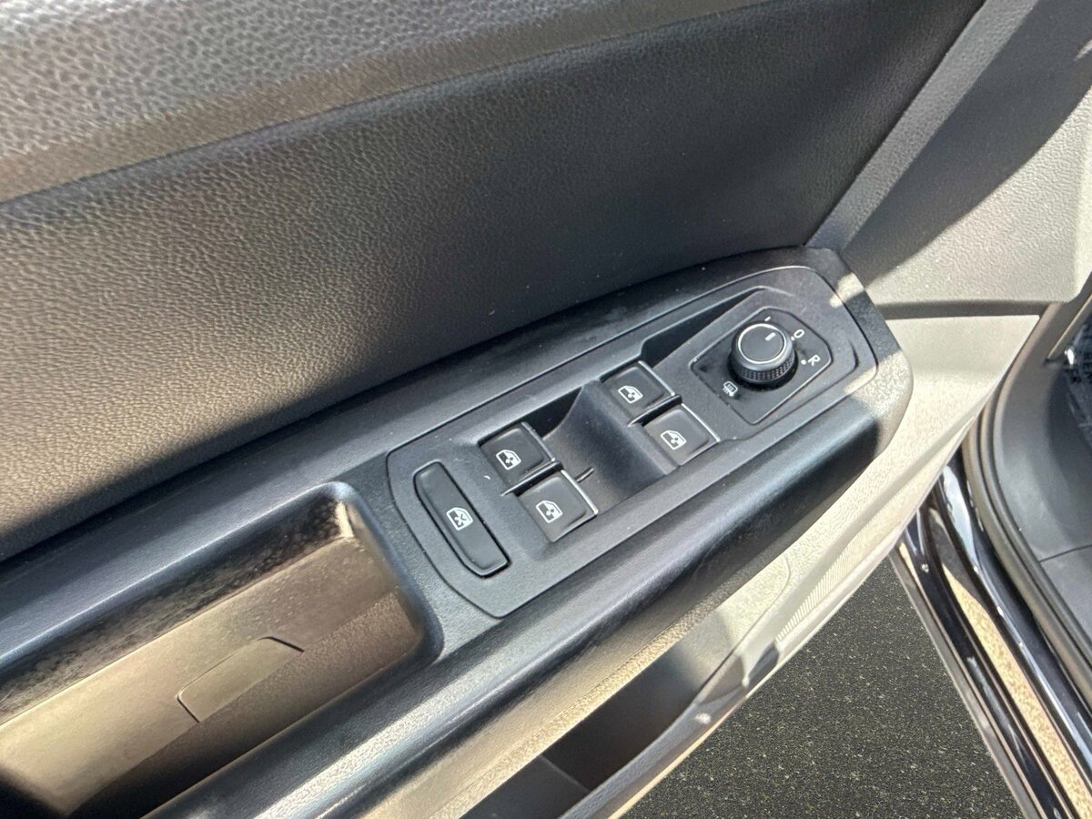 Used 2018 Volkswagen Atlas SE FWD image 18
