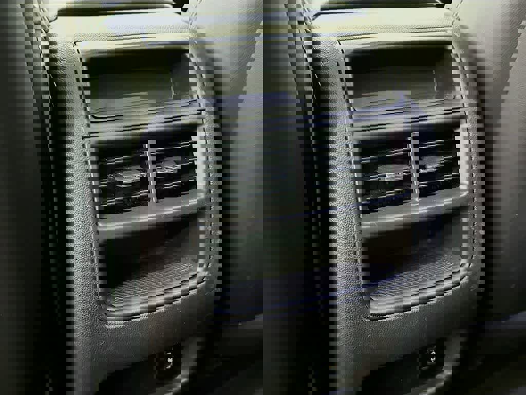 Used 2017 Cadillac XT5 Luxury w/ Driver Awareness Package AWD/4WD image 13