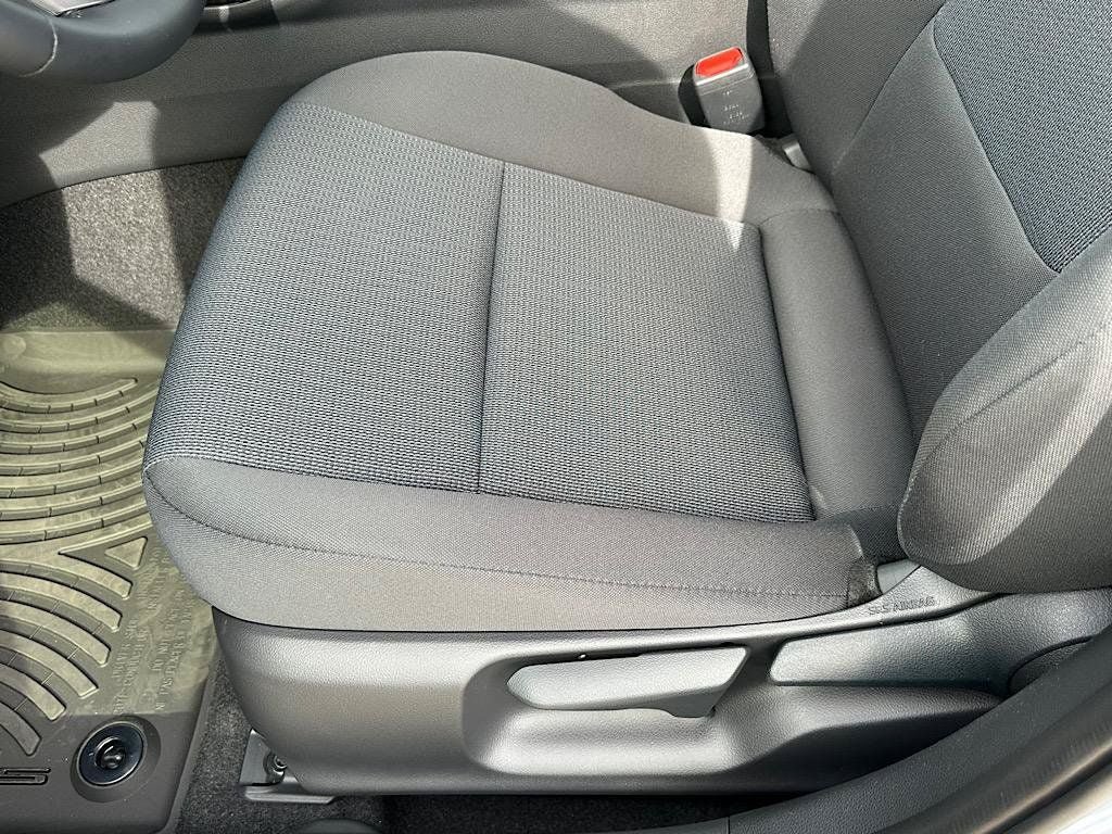 New 2027 Toyota Prius LE FWD image 8