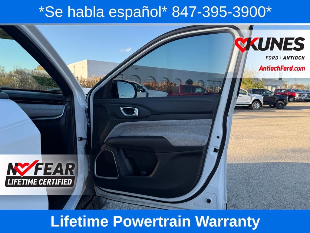 Used 2024 Jeep Compass Latitude image 14