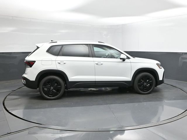 New 2026 Volkswagen Taos SE image 11