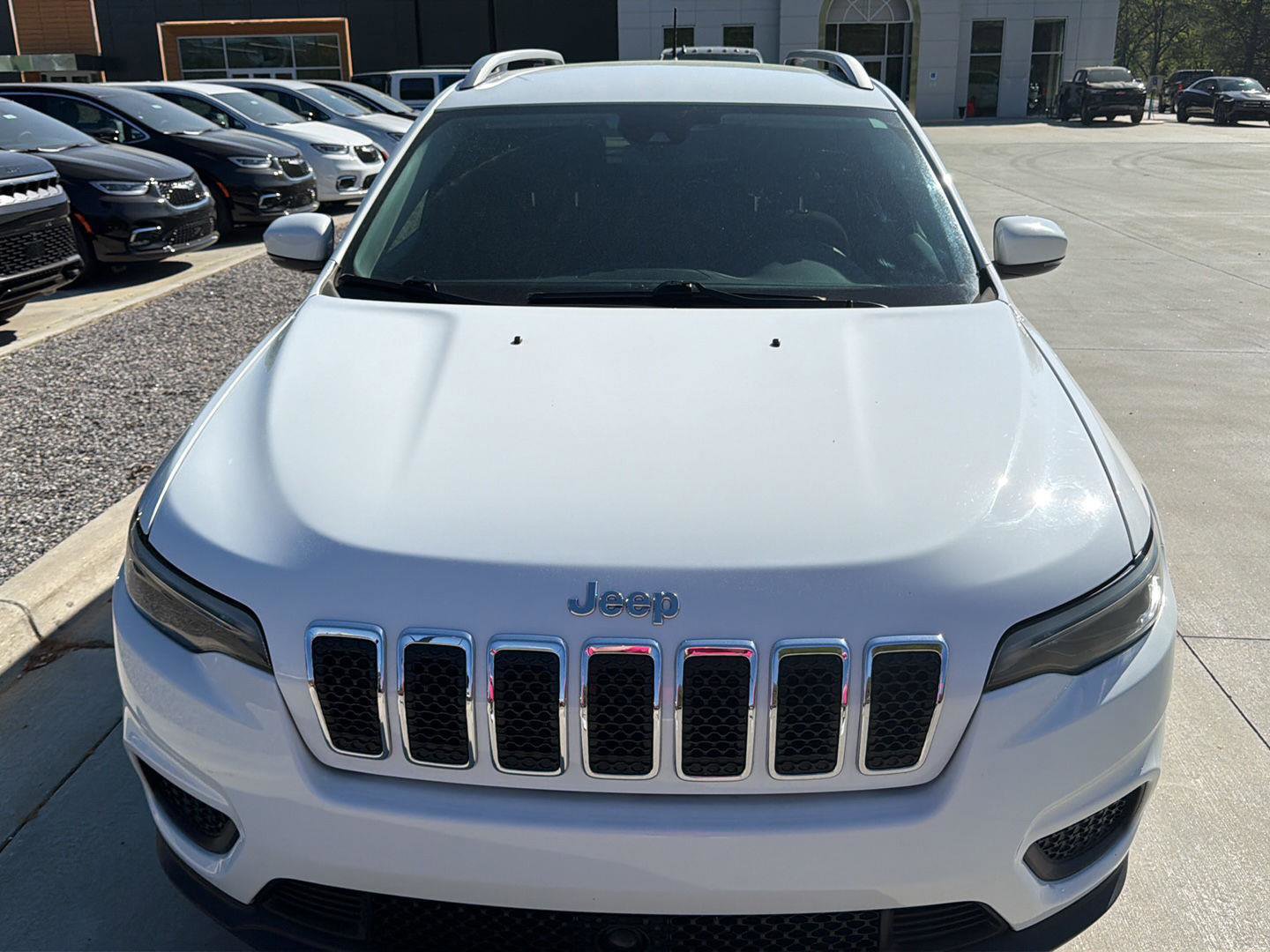 Used 2021 Jeep Cherokee Latitude w/ Mopar Interior Package AWD/4WD image 8