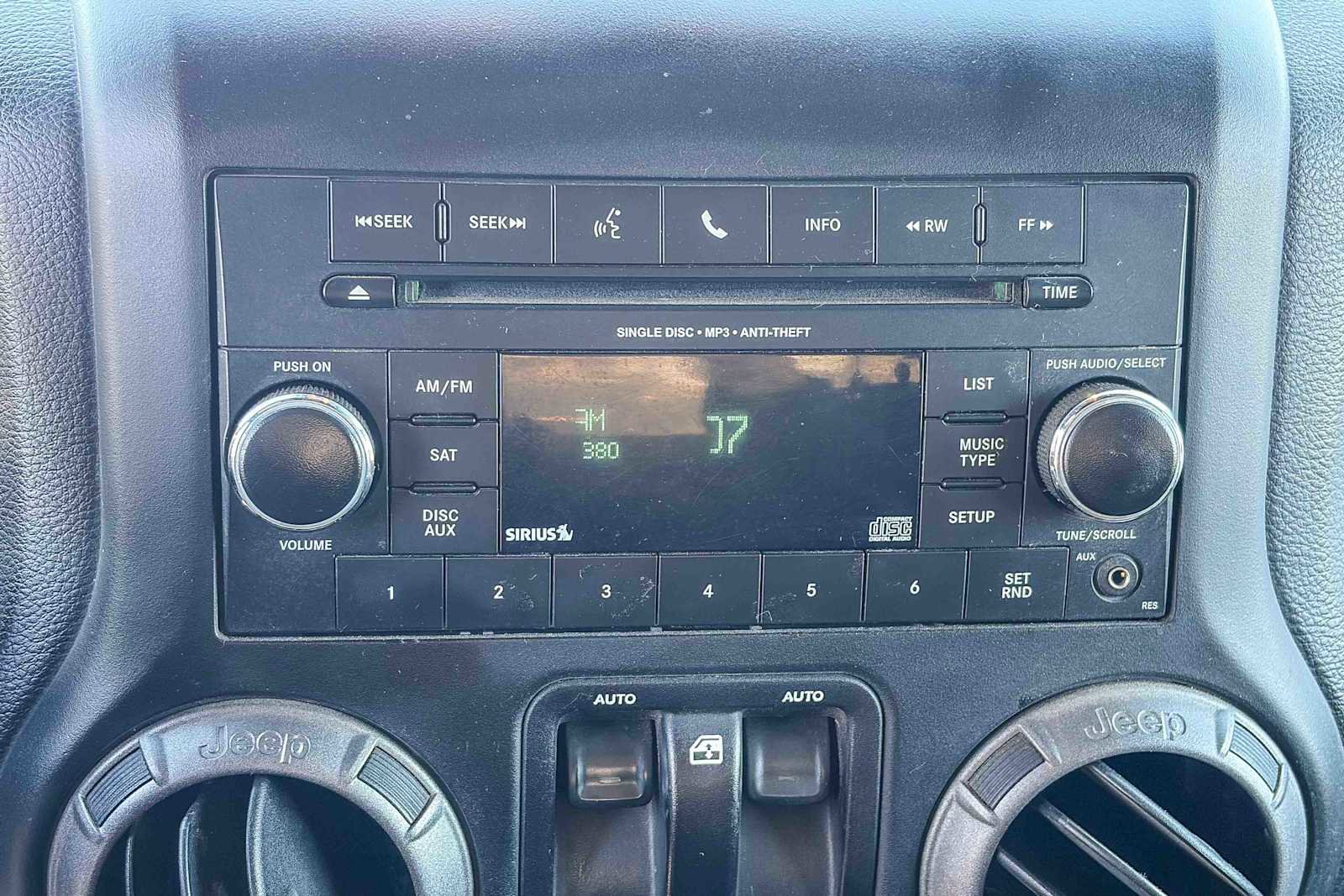 Used 2018 Jeep Wrangler Sport image 13