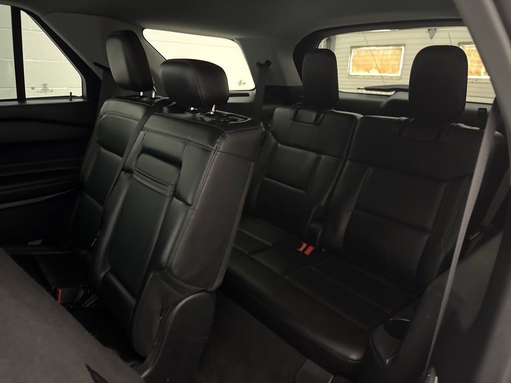 Used 2022 Ford Explorer XLT image 45