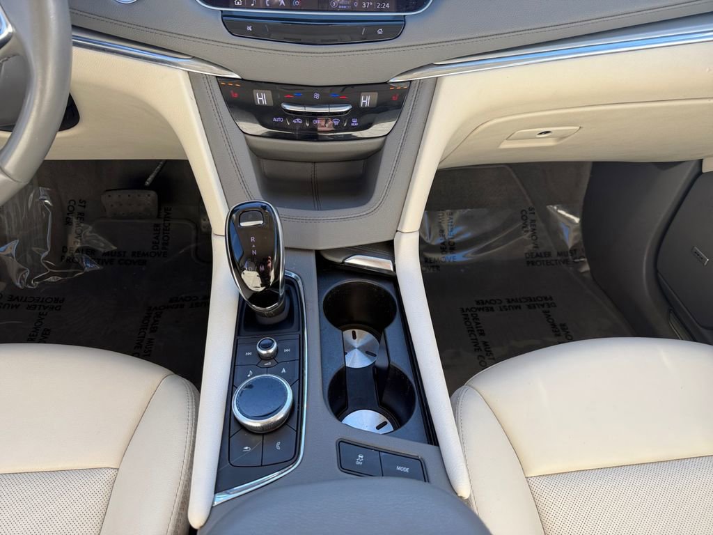 Used 2022 Cadillac XT5 Premium Luxury image 11