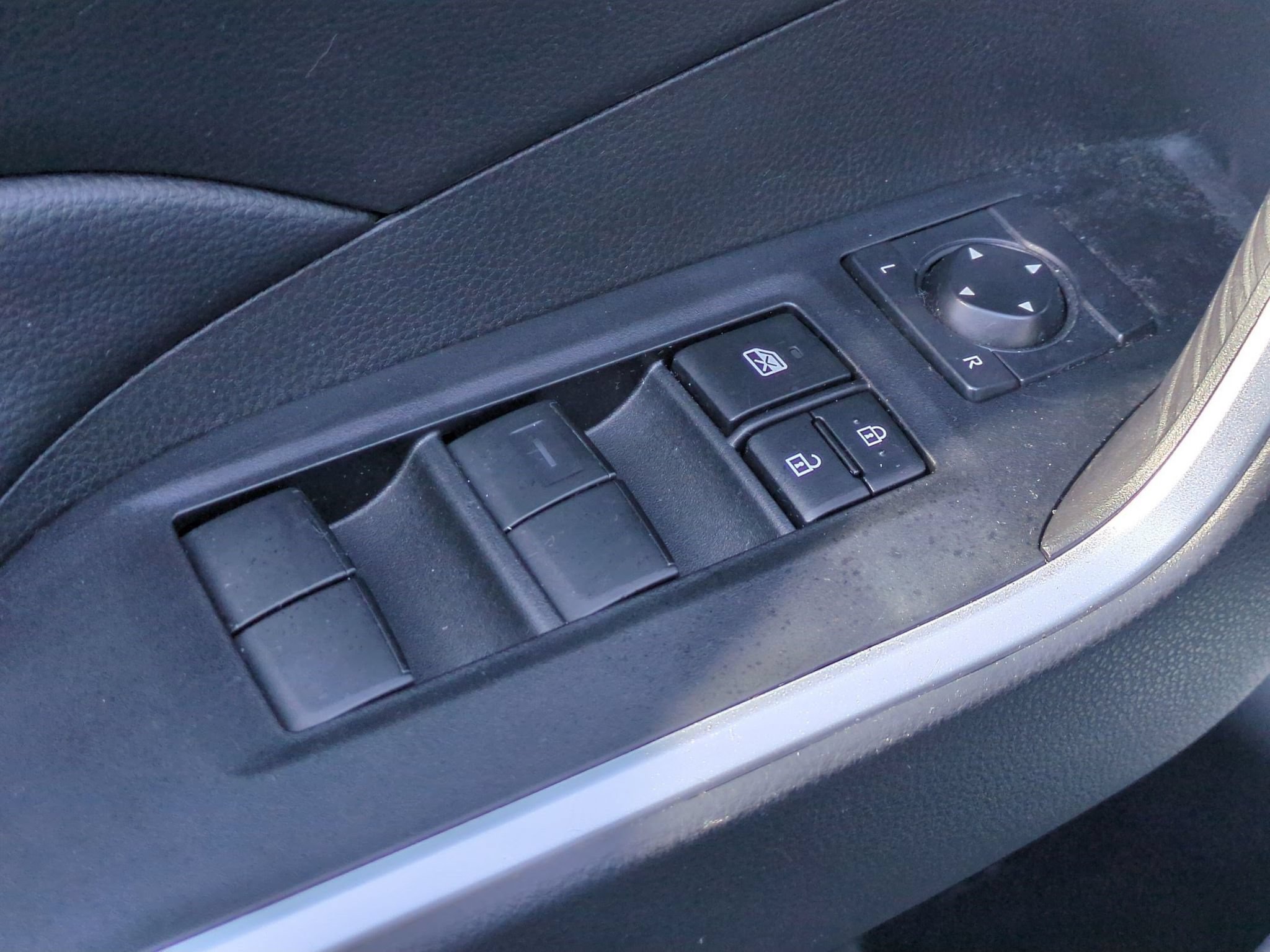Used 2024 Toyota RAV4 LE FWD image 12